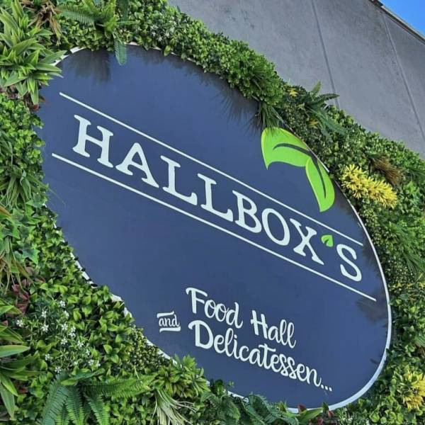 HALLBOX'S SIX FOURS LES PLAGES