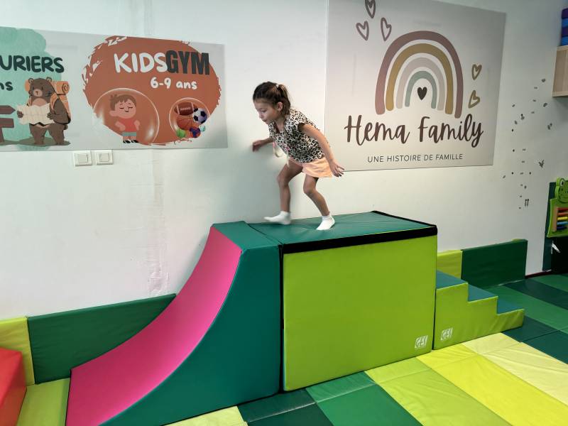 Eveil, motricité et jeux : découvrez la baby gym chez HEMA FAMILY