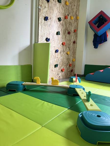 Espace baby gym en accès libre pour assistante maternelle près de Toulon