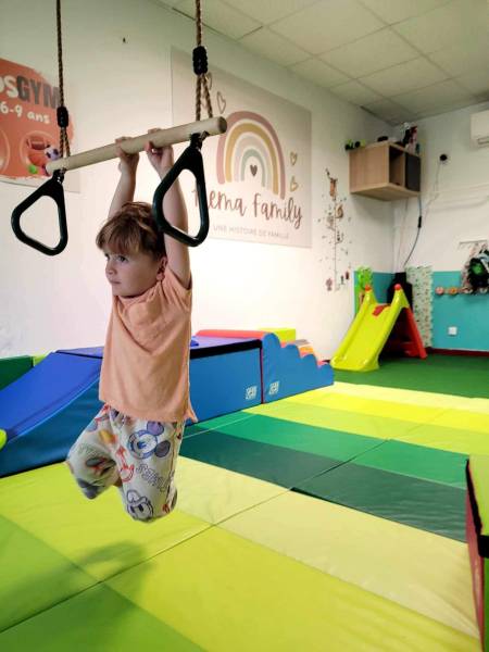 Cours collectifs de baby gym pour les bébés dès 10 mois jusqu'à 9 ans à Six fours les plages