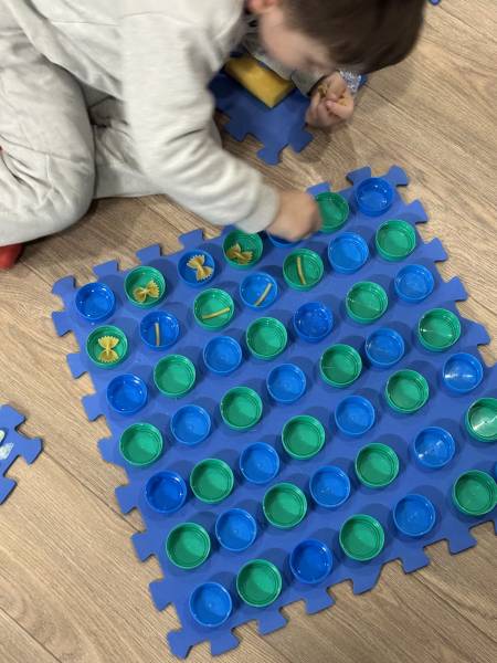 Partager un moment découverte avec son bébé à Six fours les plages