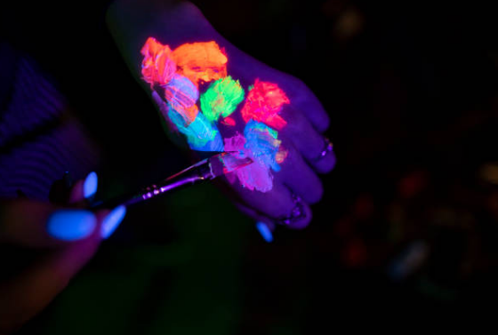 Atelier de body painting FLUO à Six fours les plages